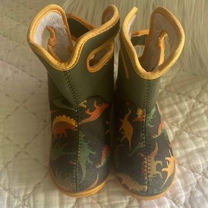 Bogs toddler size 9 winter boots, gently used, DINOSAUR!